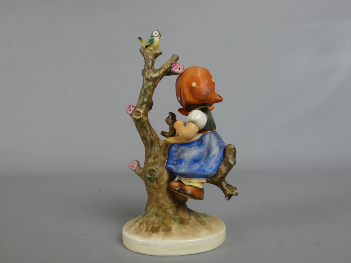Hummel beeldje 'Meisje in de appelboom' (Apple Tree Girl) - foto 2