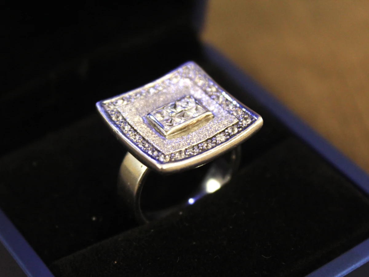 Sterling zilveren ring met vierkante, rijk bezette ringkop - foto 3