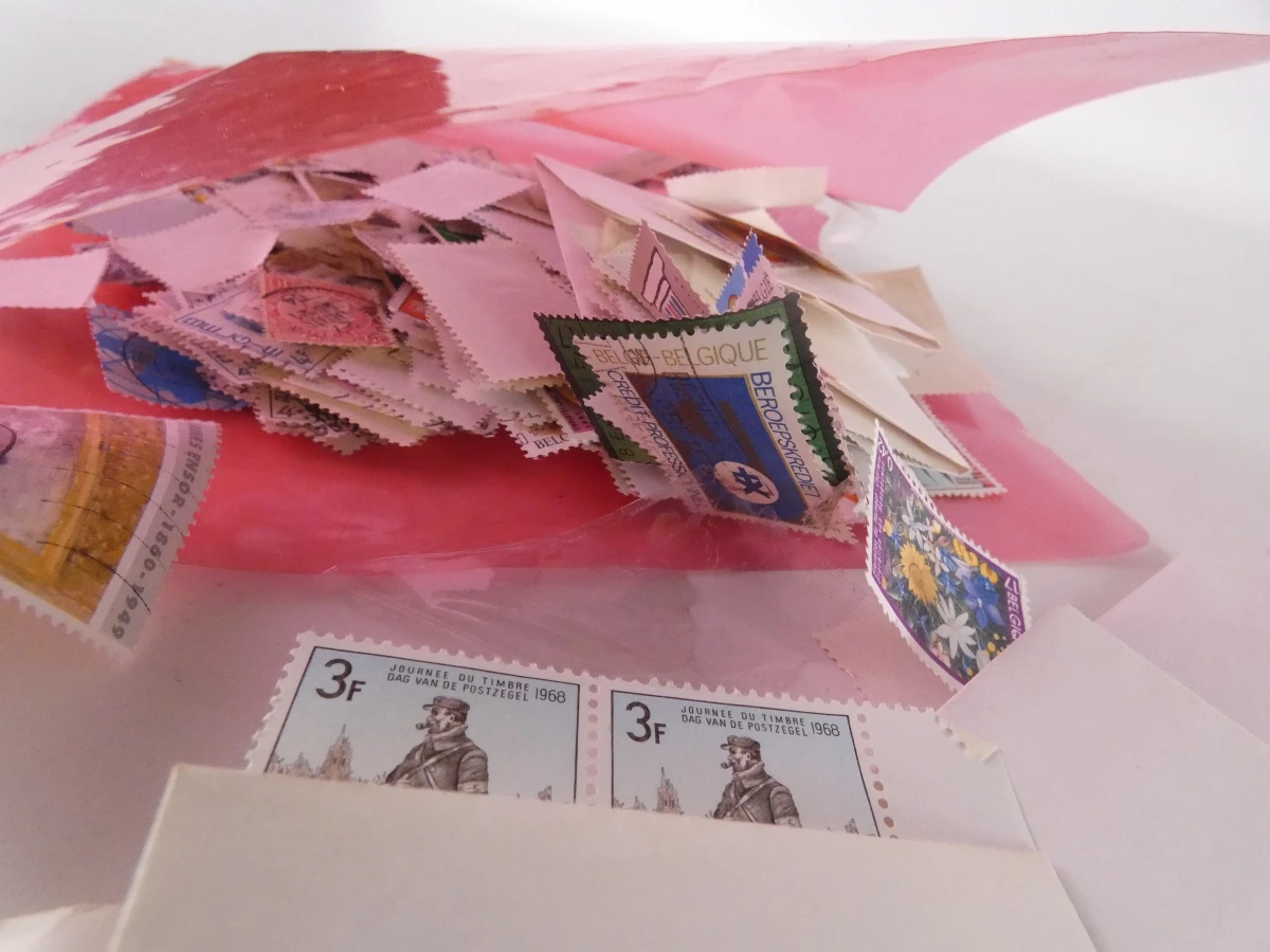 De grootste postzegelverzameling tot nu toe, albums en enveloppen - foto 11