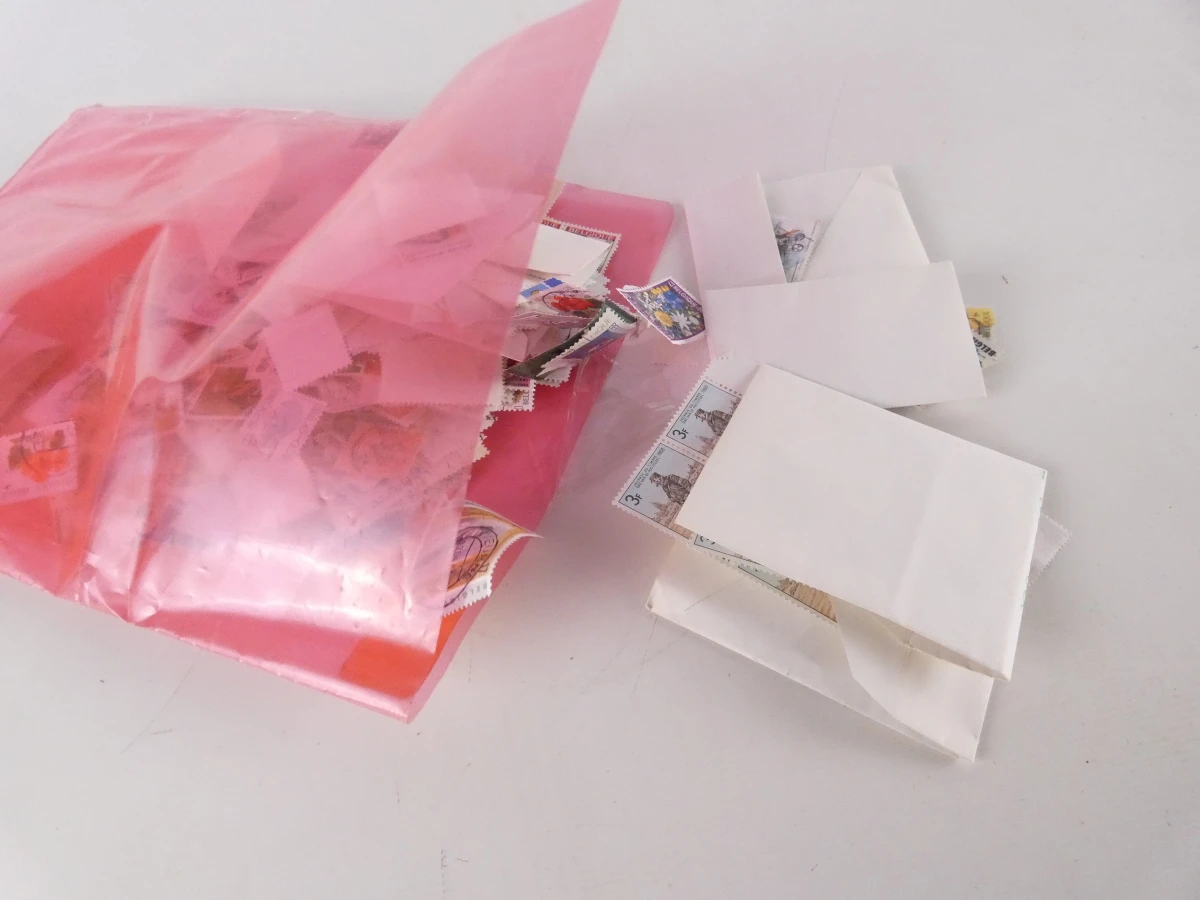 De grootste postzegelverzameling tot nu toe, albums en enveloppen - foto 14