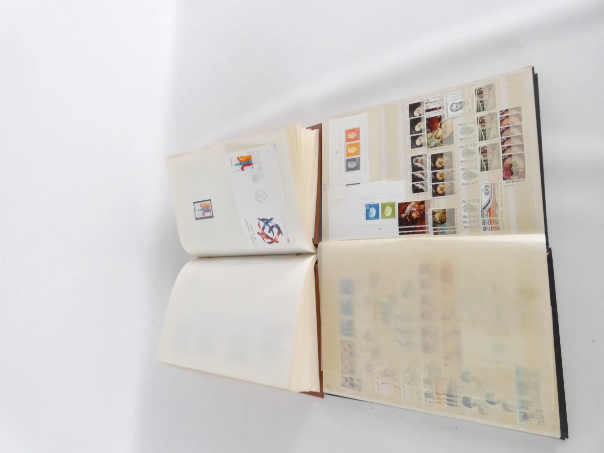 De grootste postzegelverzameling tot nu toe, albums en enveloppen - foto 13