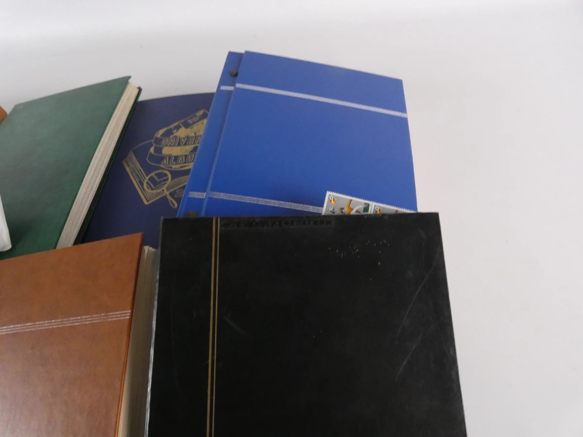 De grootste postzegelverzameling tot nu toe, albums en enveloppen - foto 18