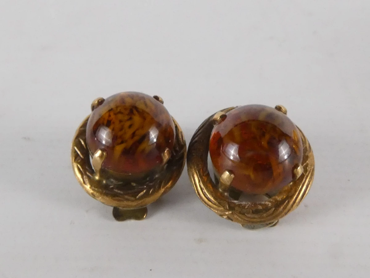 Christian Dior: Vintage oorbellen en Dolce Vita broche - foto 2
