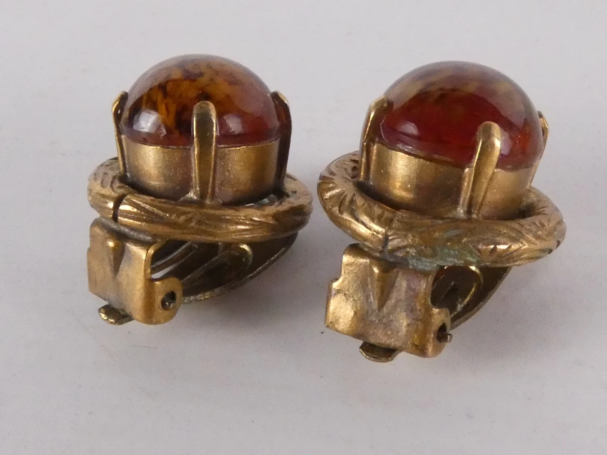 Christian Dior: Vintage oorbellen en Dolce Vita broche - foto 3