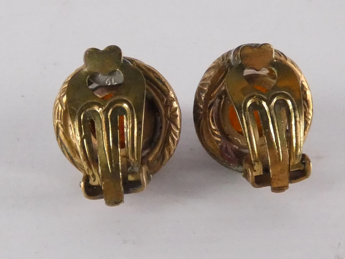 Christian Dior: Vintage oorbellen en Dolce Vita broche - foto 4