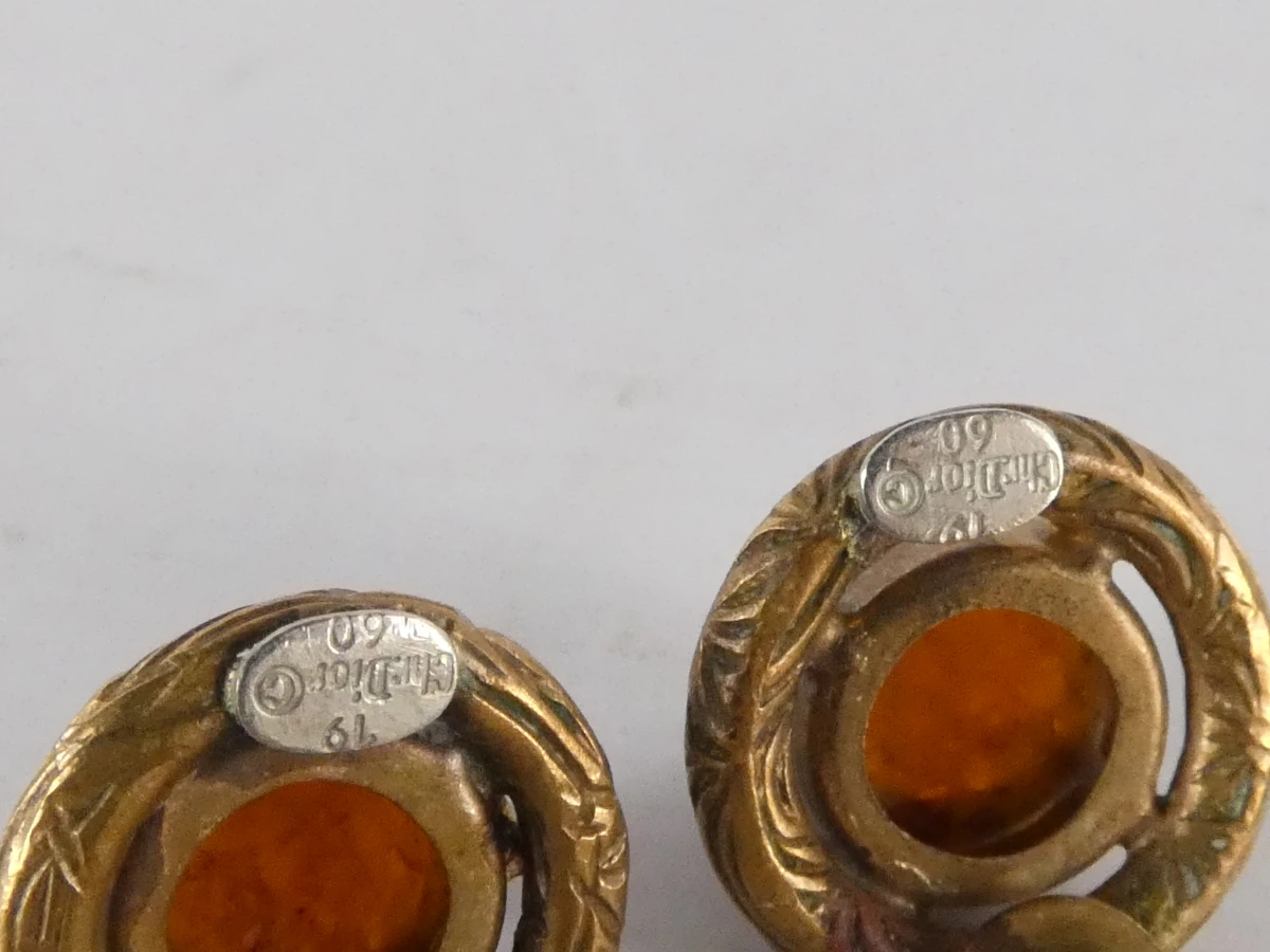 Christian Dior: Vintage oorbellen en Dolce Vita broche - foto 6