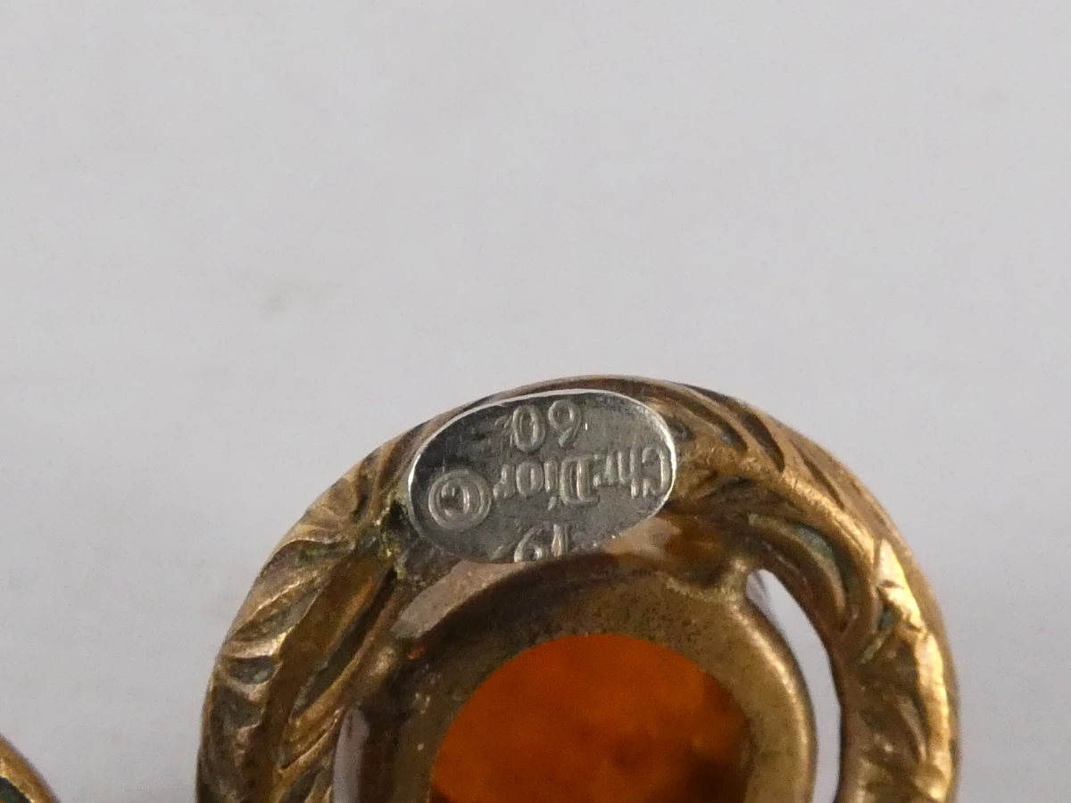 Christian Dior: Vintage oorbellen en Dolce Vita broche - foto 7
