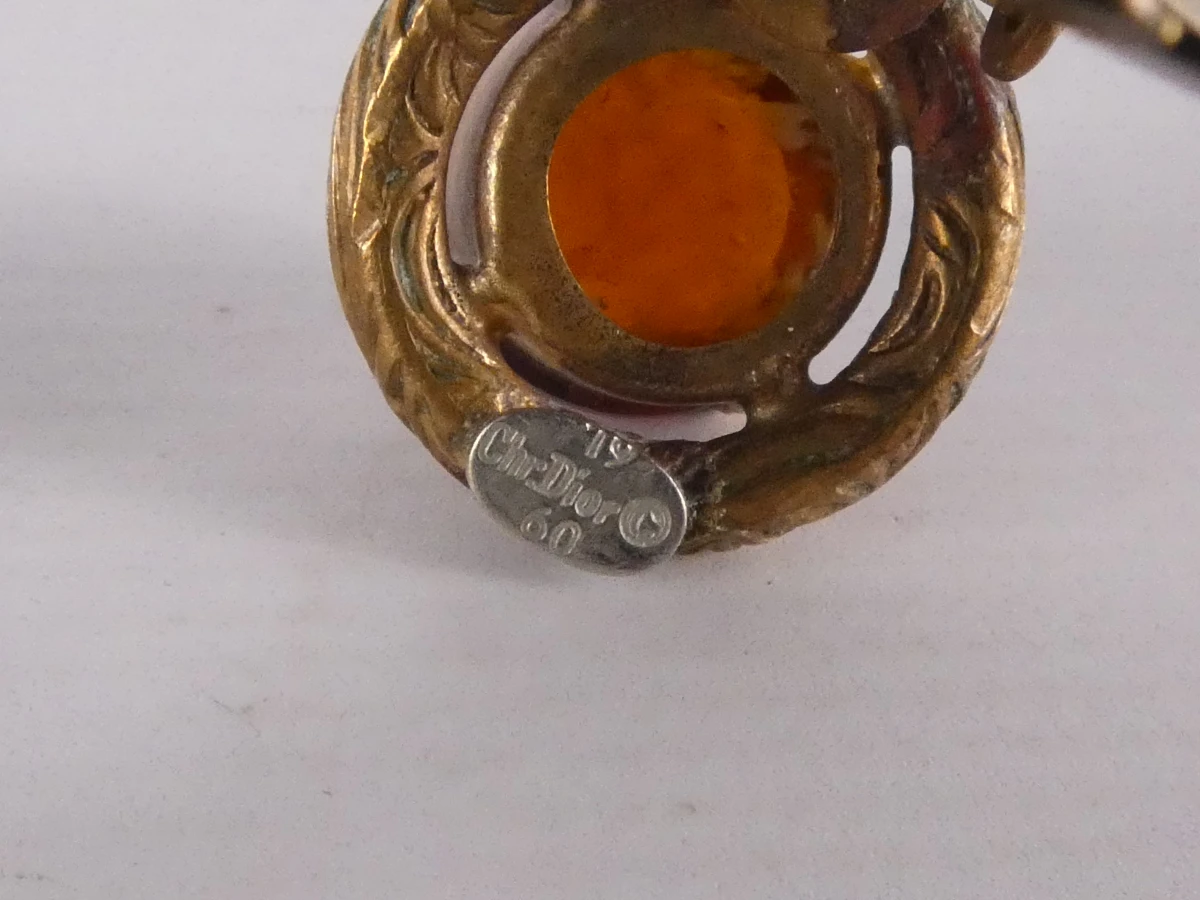 Christian Dior: Vintage oorbellen en Dolce Vita broche - foto 8