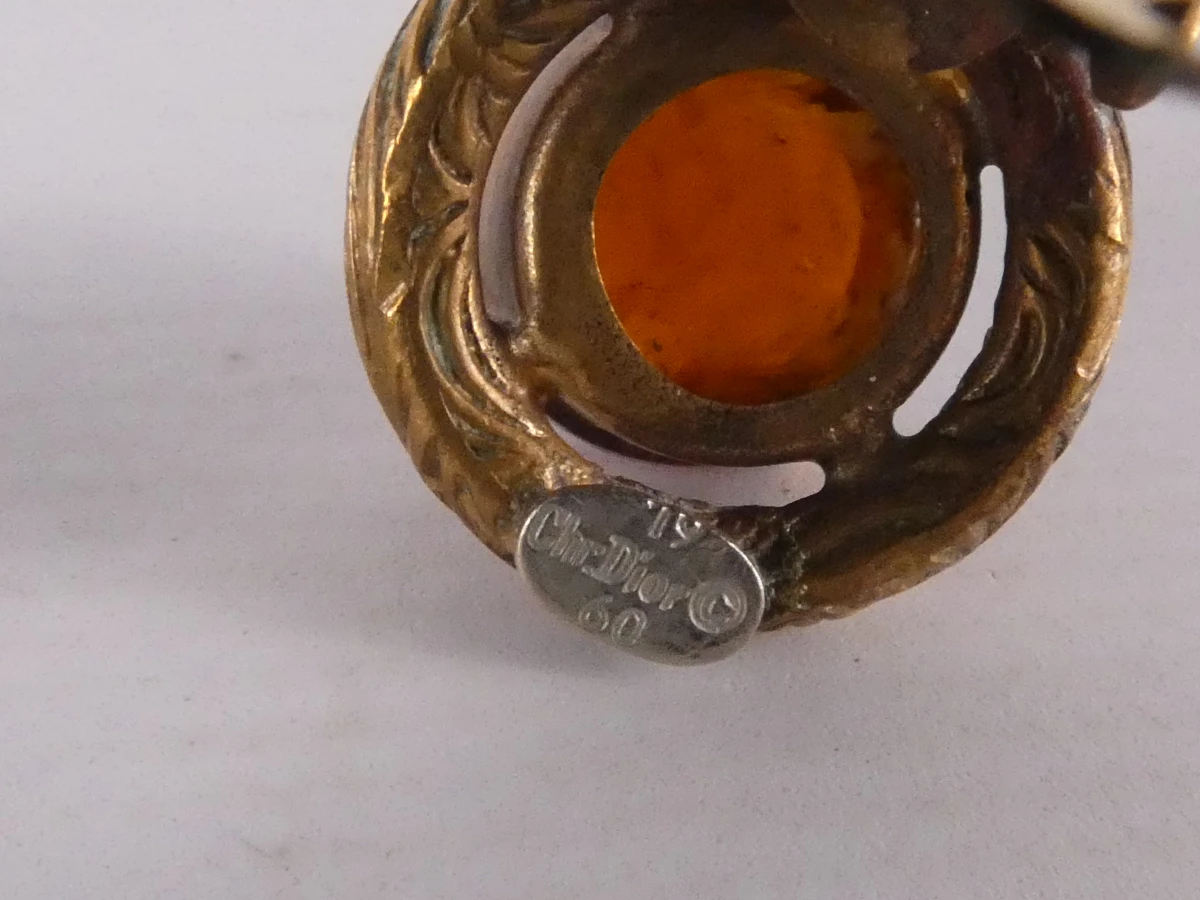 Christian Dior: Vintage oorbellen en Dolce Vita broche - foto 9