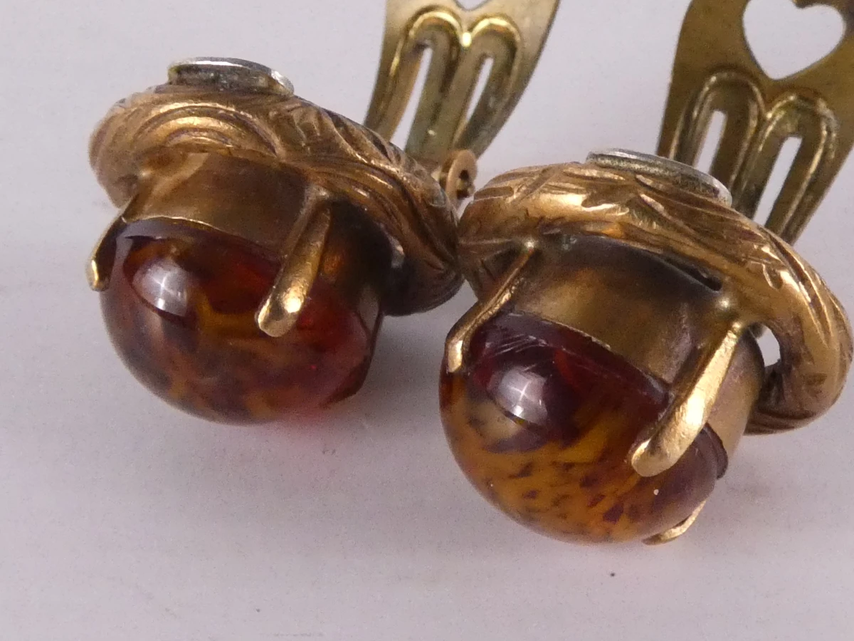 Christian Dior: Vintage oorbellen en Dolce Vita broche - foto 10