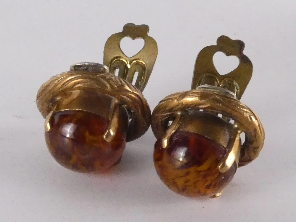 Christian Dior: Vintage oorbellen en Dolce Vita broche - foto 11
