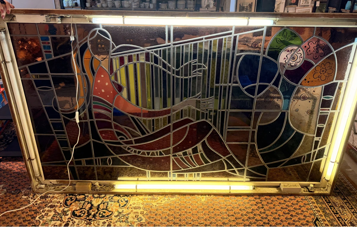 Glas-in-lood kunstwerk in lichtbak '' Vrouw met harp" door Cyriel Los - foto 2