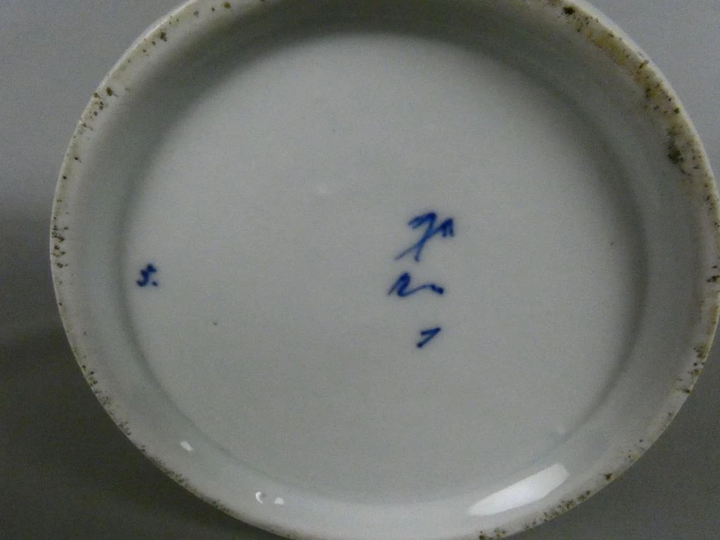 Antieke porseleinen bierpul met deksel en blauw decor - foto 8