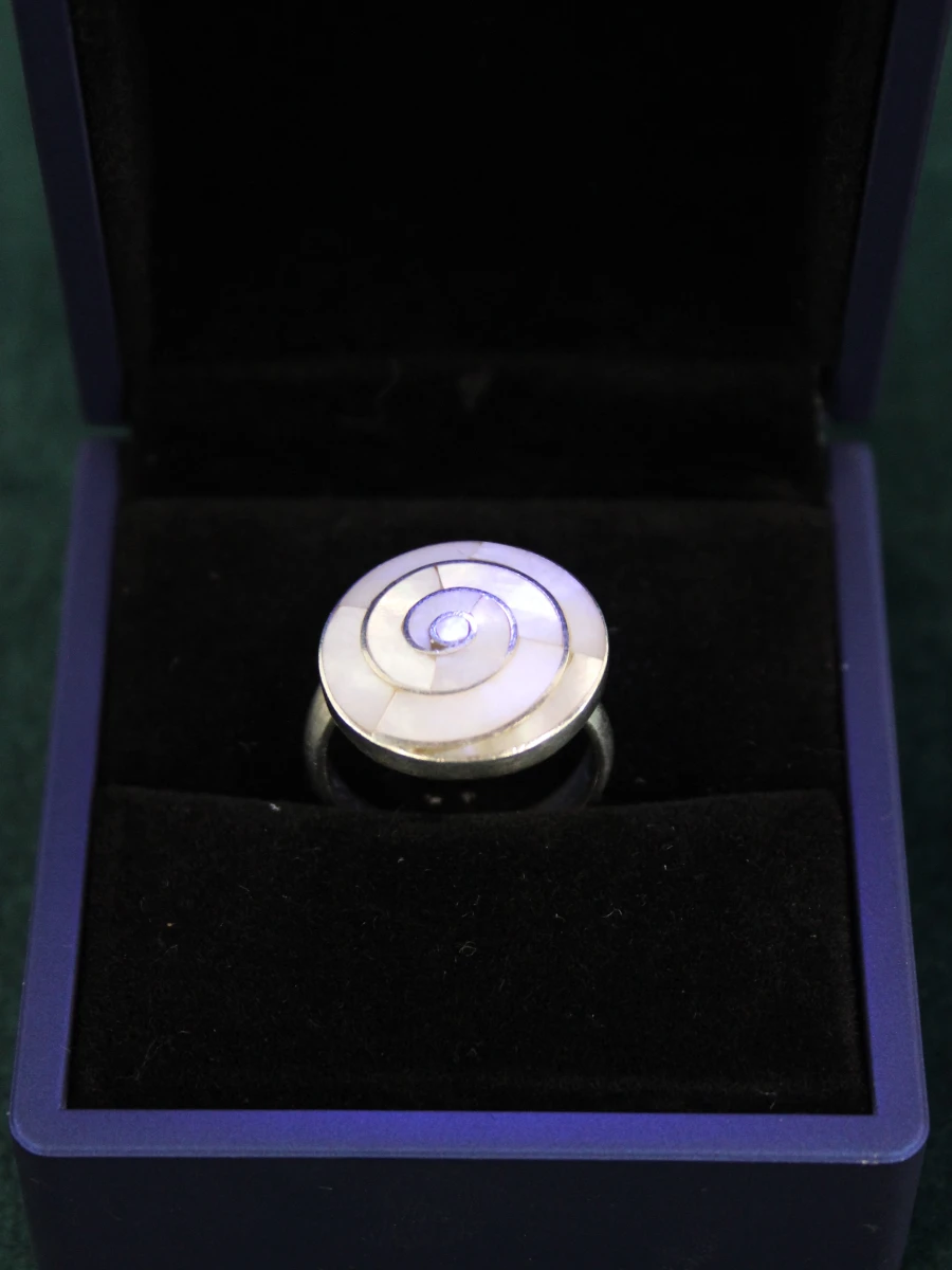 Peruaanse .950 zilveren Pachamama-spiraal-ring met parelmoer - foto 2