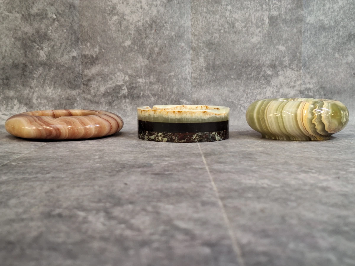Set van 3 vintage onyx asbakken – kavel bij De Kringwinkel, Gent