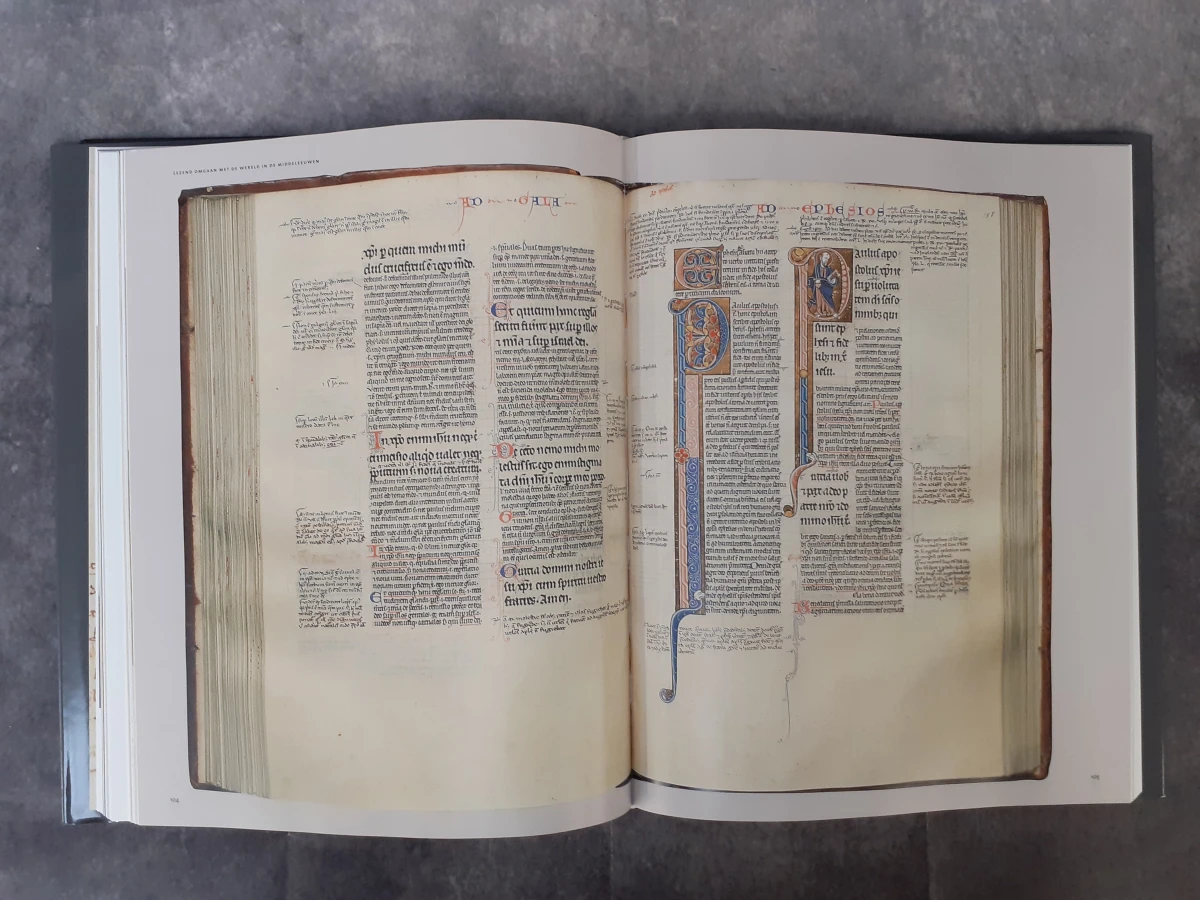 Boek: Middeleeuwse Handschriften Besloten Wereld Open Boek In Dialoog Met Actuele Kunst - foto 6