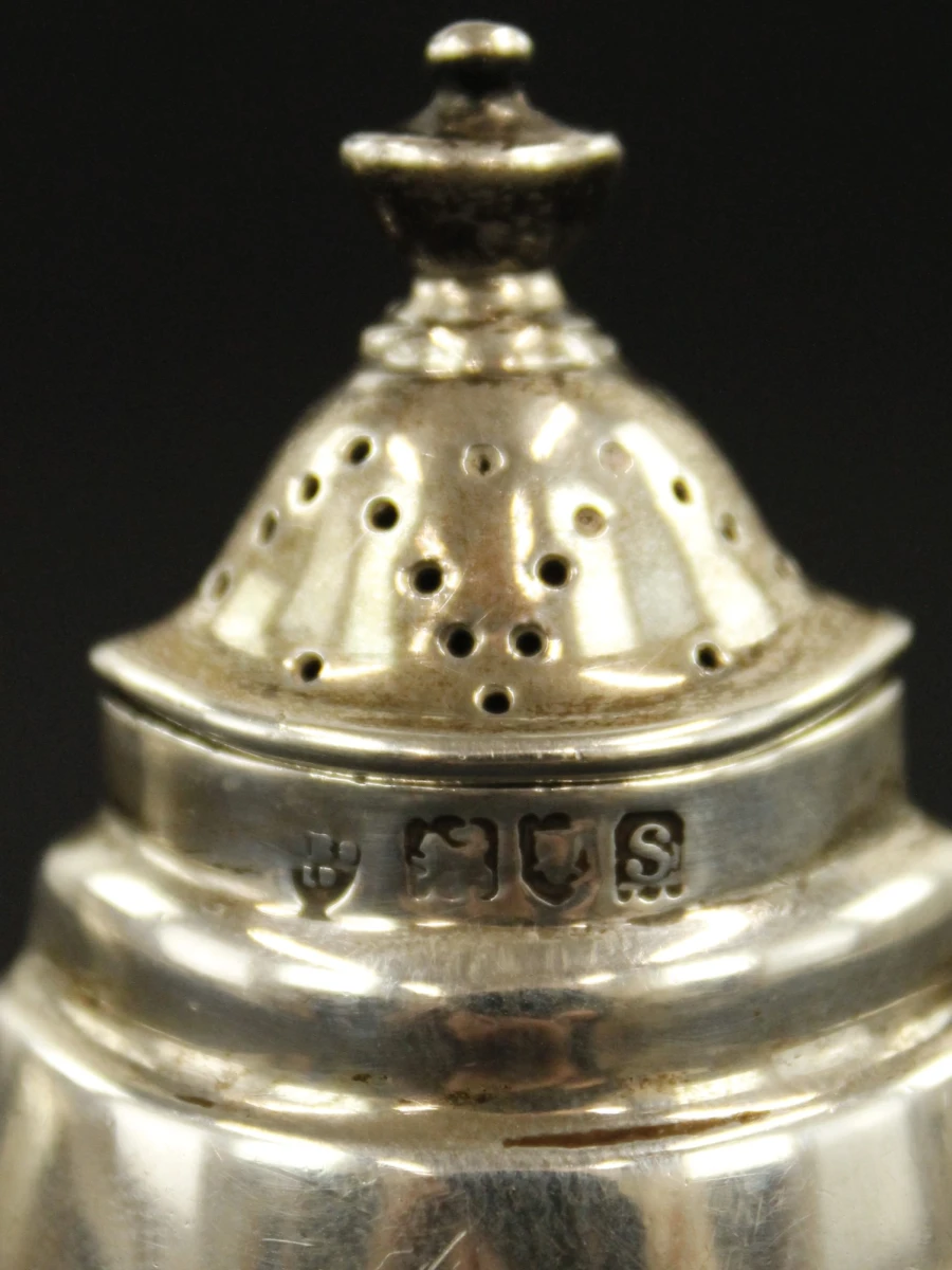 Sterling zilveren peperettes 1913, Edward Barnard & Sons voor Edmond Johnson - foto 5