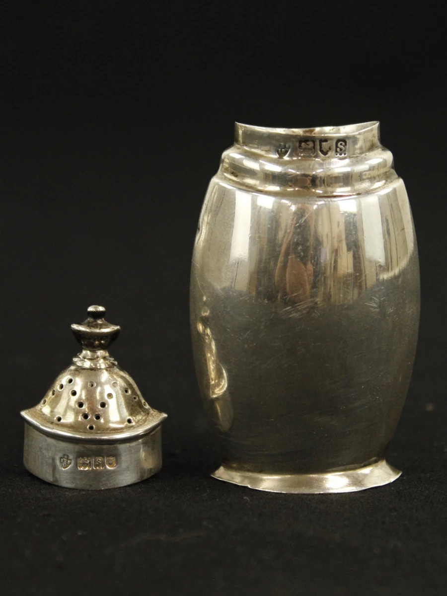 Sterling zilveren peperettes 1913, Edward Barnard & Sons voor Edmond Johnson - foto 6