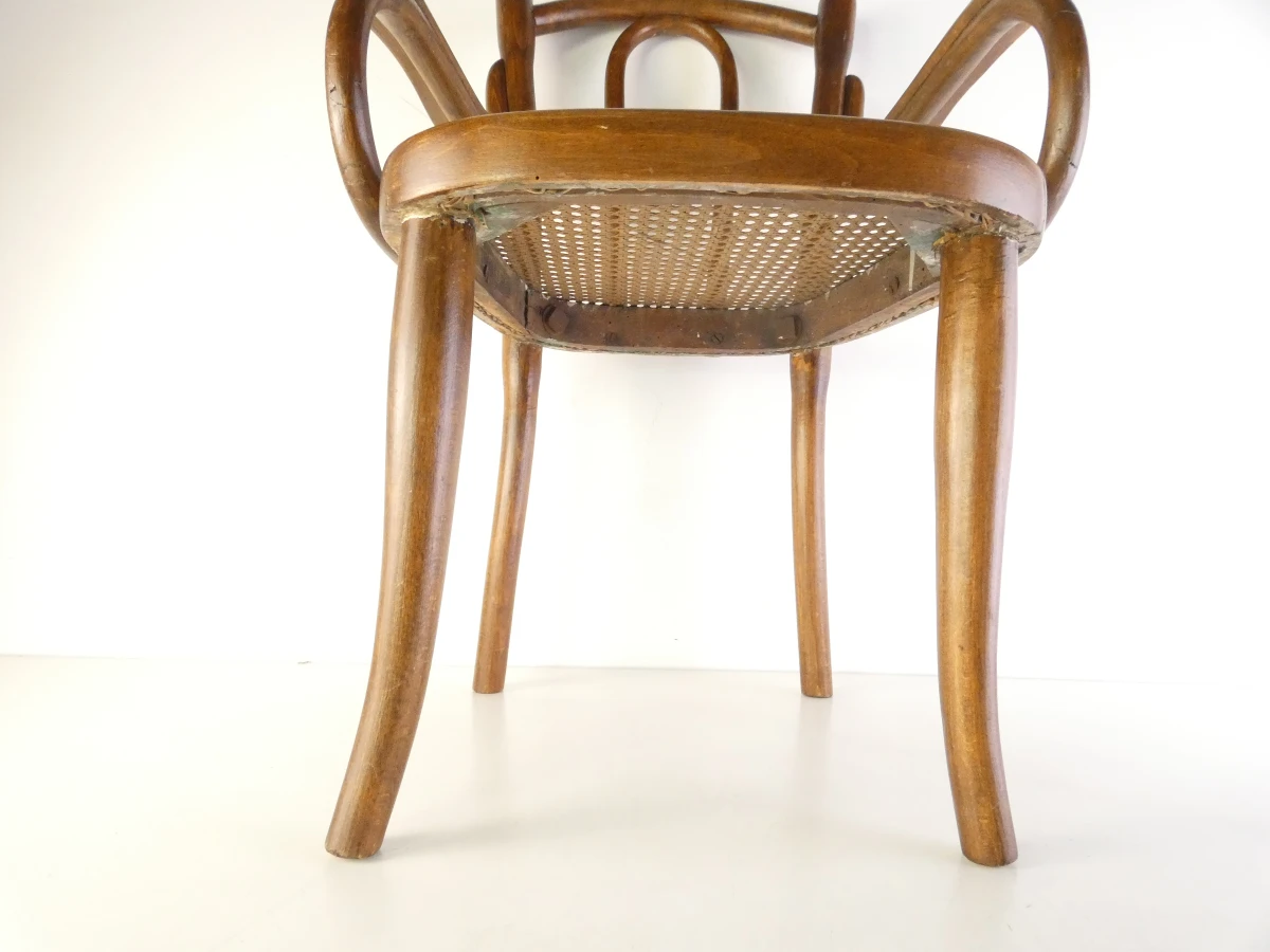 Thonet kindsstoel met gevlochten zitting en armleuningen - foto 3