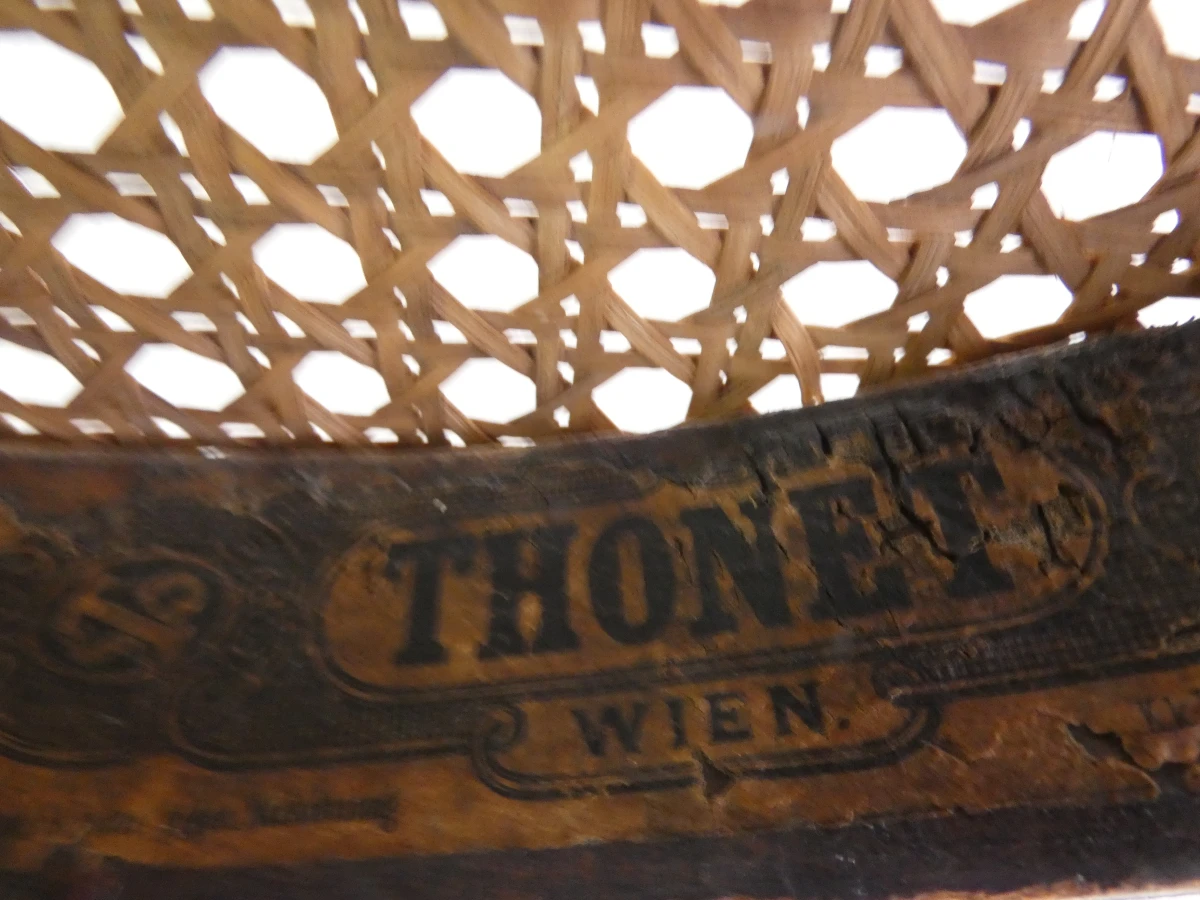 Thonet kindsstoel met gevlochten zitting en armleuningen - foto 19