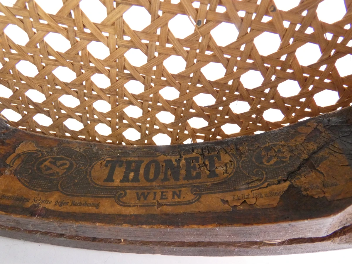 Thonet - Houten ronde kinderstoel met rugleuning en een gevlochten zitting - foto 18