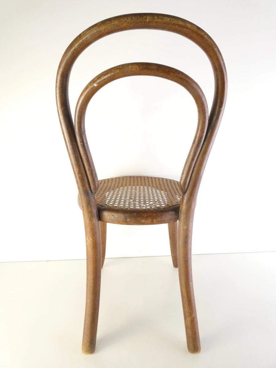 Thonet - Houten ronde kinderstoel met rugleuning en een gevlochten zitting - foto 2