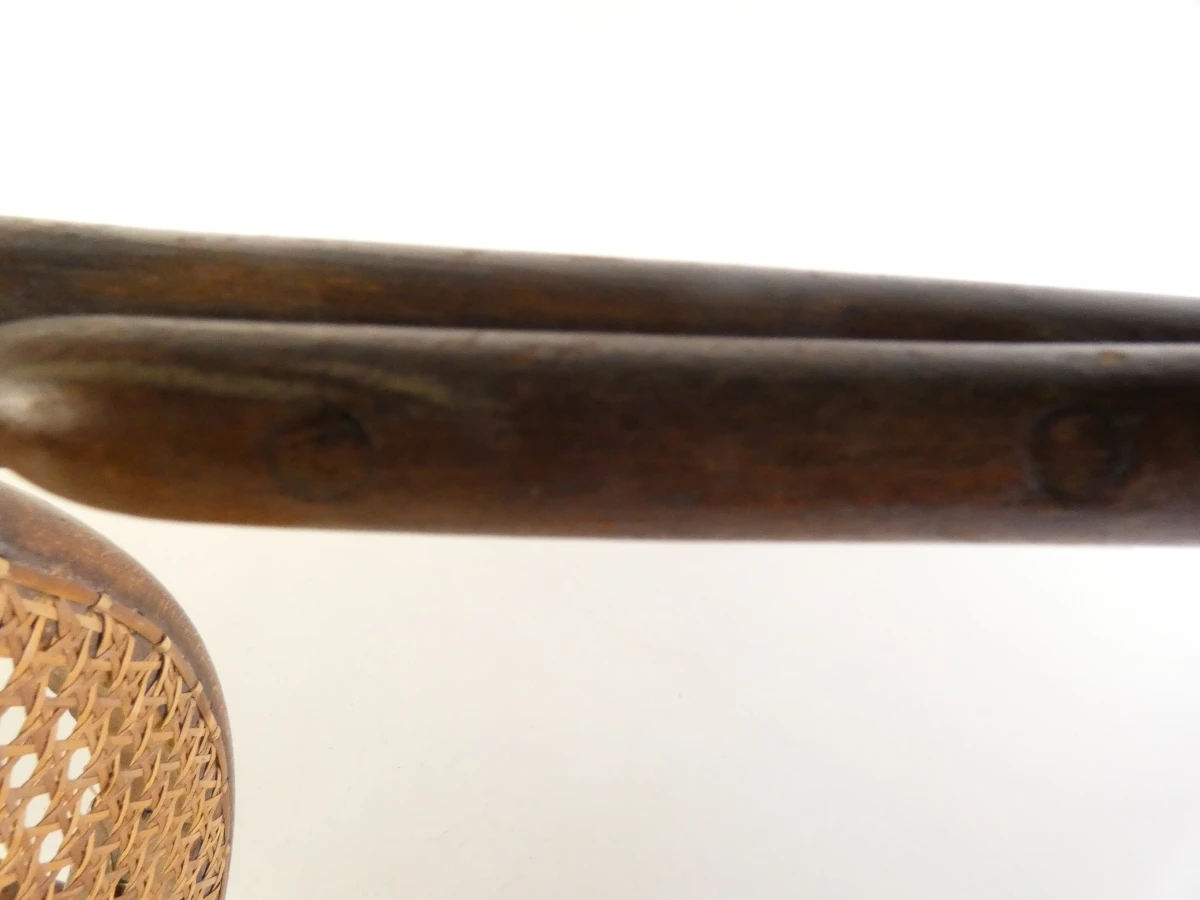 Thonet - Houten ronde kinderstoel met rugleuning en een gevlochten zitting - foto 12