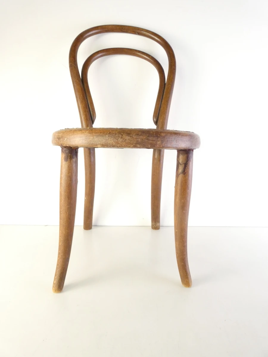 Thonet - Houten ronde kinderstoel met rugleuning en een gevlochten zitting - foto 13
