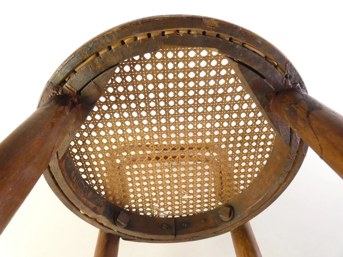 Thonet - Houten ronde kinderstoel met rugleuning en een gevlochten zitting - foto 14