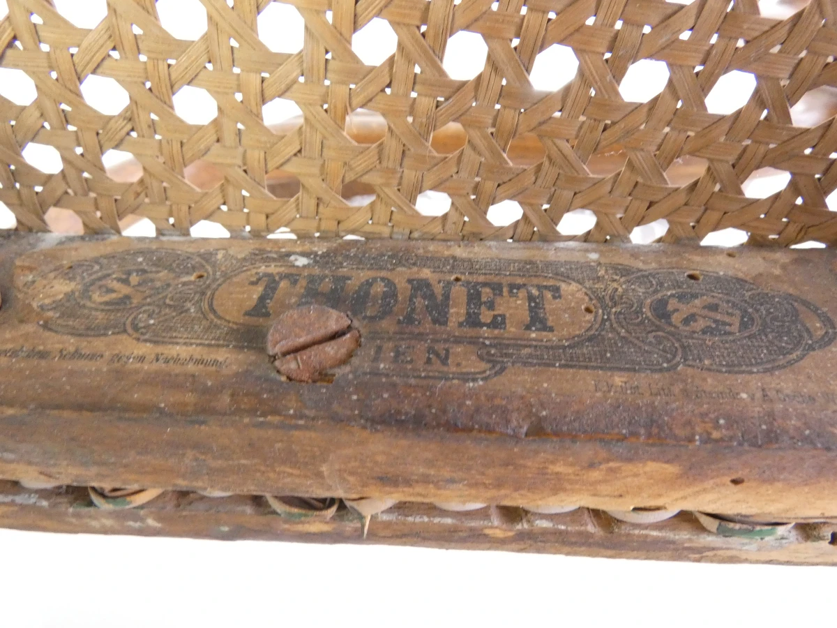 Thonet - Houten ronde kinderstoel met rugleuning en een gevlochten zitting - foto 17