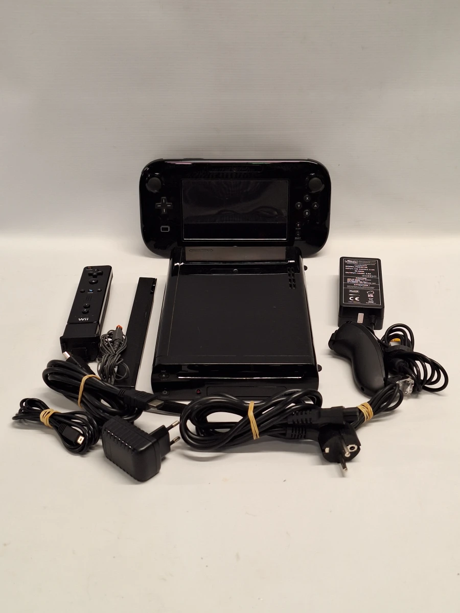 Nintendo Wii U 32 GB complete console-set – GamePad, Wii Remote, Nunchuk & accessoires – kavel bij De Kringwinkel, Gent