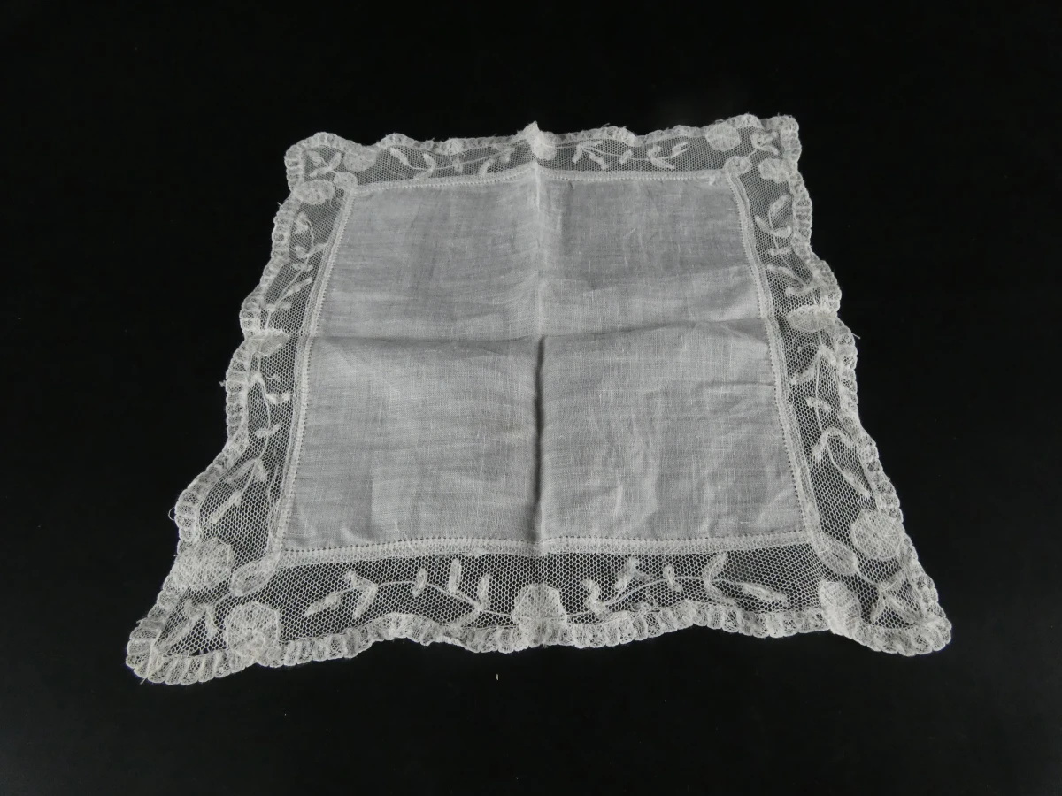 Set van diverse vintage gehaakte en geborduurde kleedjes - foto 25