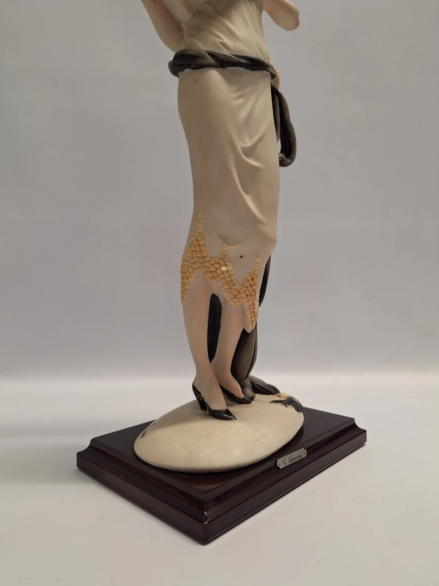 Kunstbeeld Lady with Book van Giuseppe Armani - foto 13