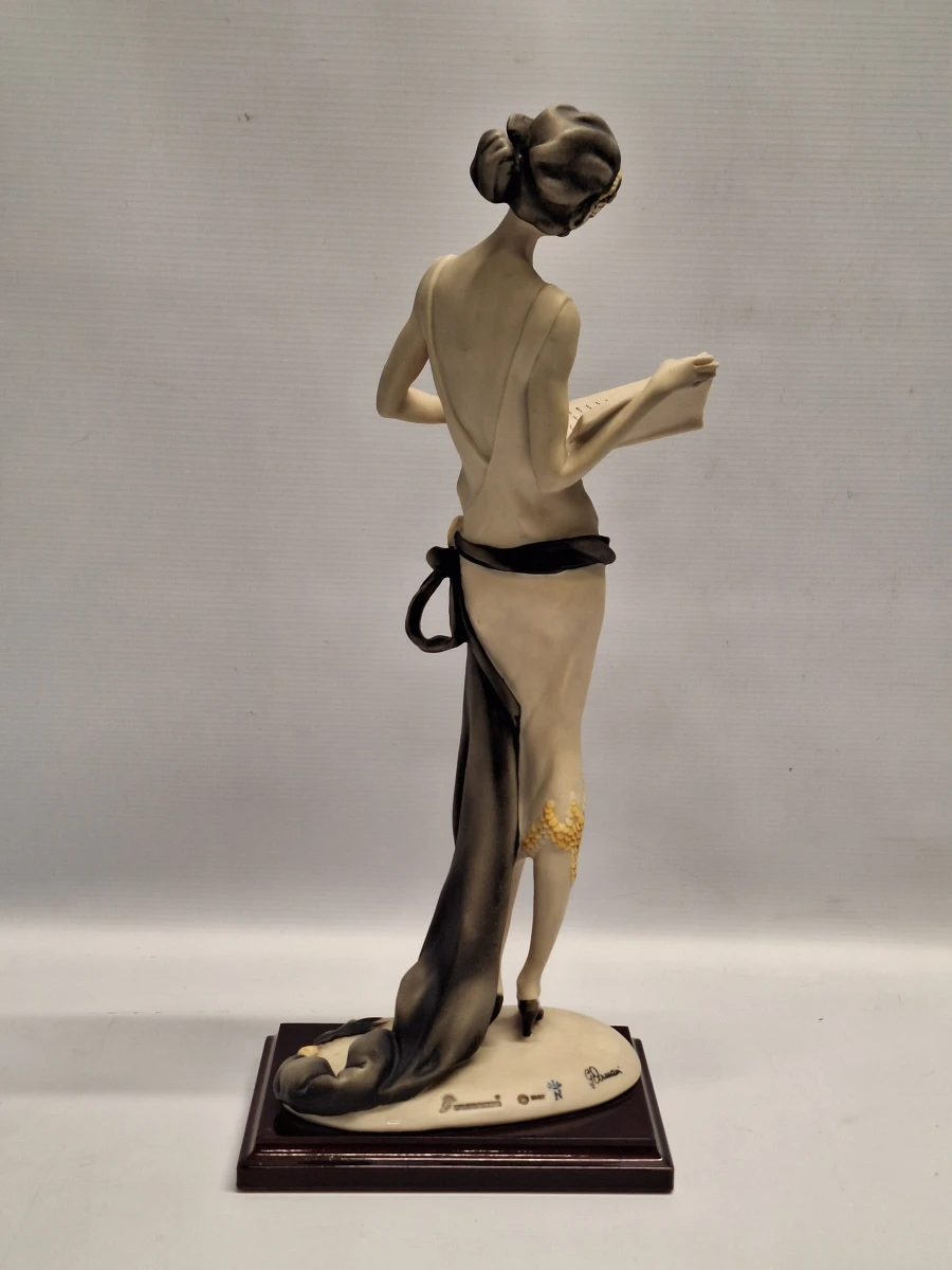 Kunstbeeld Lady with Book van Giuseppe Armani - foto 7
