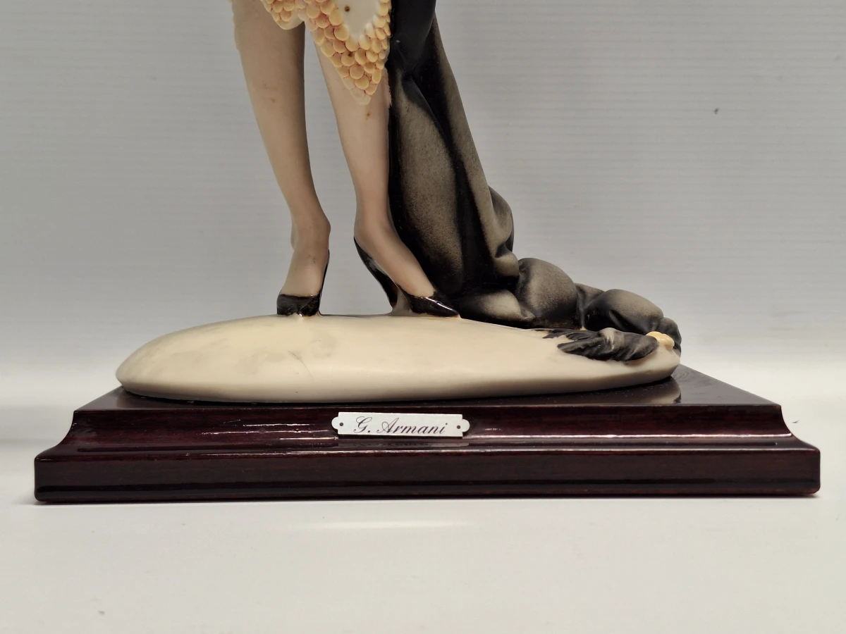 Kunstbeeld Lady with Book van Giuseppe Armani - foto 5