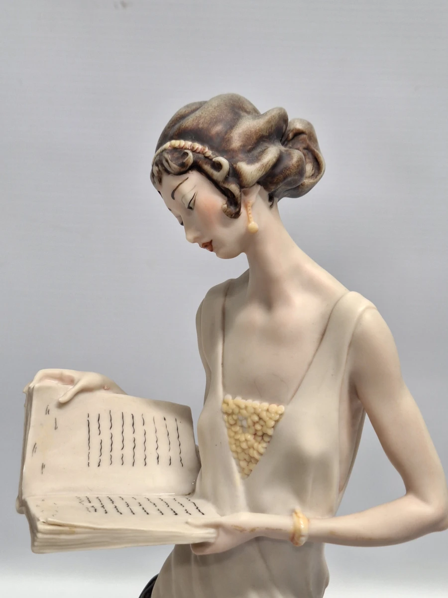 Kunstbeeld Lady with Book van Giuseppe Armani - foto 11