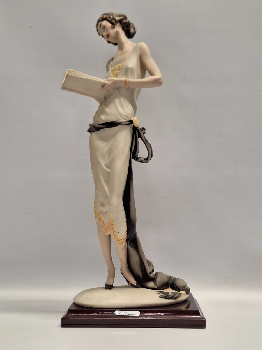 Kunstbeeld Lady with Book van Giuseppe Armani - foto 2