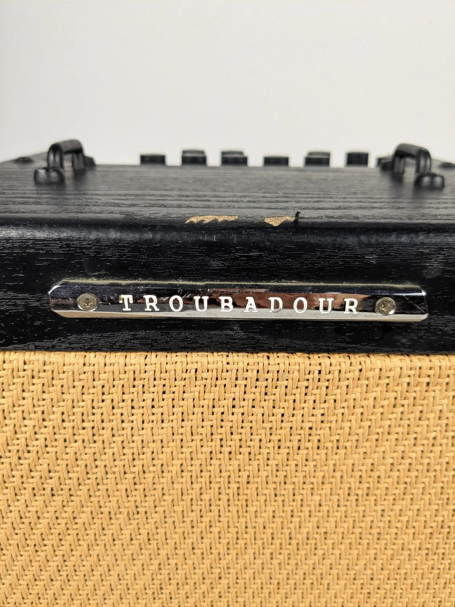 Troubadour gitaarversterker met knoppenpaneel - foto 3