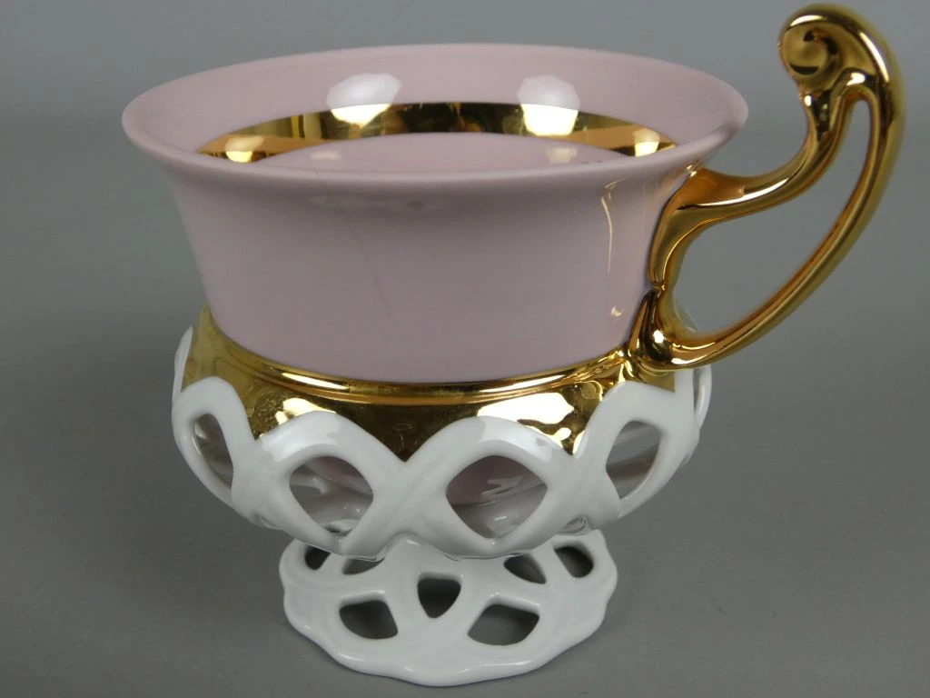 Roze porseleinen kop en schotel met gouden accenten - foto 5