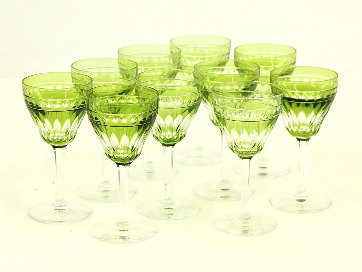 Set van 10 groene kristallen wijnglazen met geslepen decor - foto 1
