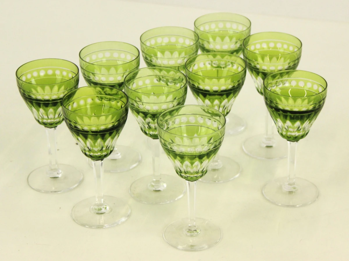Set van 10 groene kristallen wijnglazen met geslepen decor - foto 2
