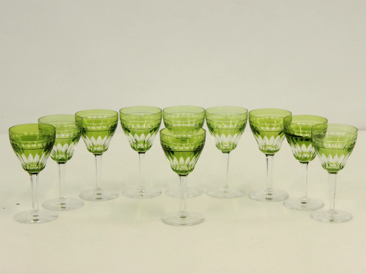 Set van 10 groene kristallen wijnglazen met geslepen decor - foto 3