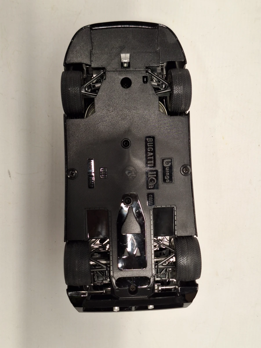 Set van 3 Modelauto's - Bburago 1:18 - Ferrari 296 GTB, Bugatti EB110 & Dodge Viper RT/10 - foto 26