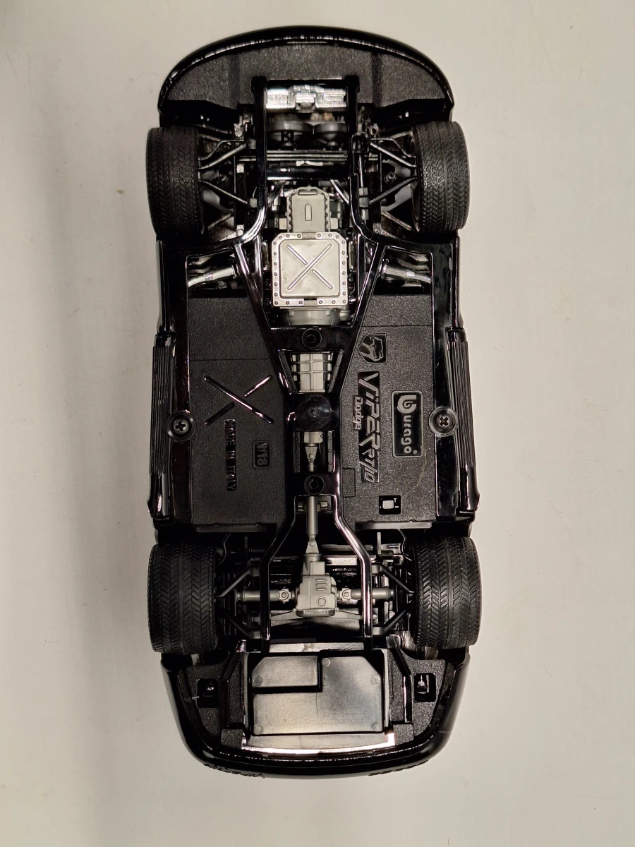 Set van 3 Modelauto's - Bburago 1:18 - Ferrari 296 GTB, Bugatti EB110 & Dodge Viper RT/10 - foto 17