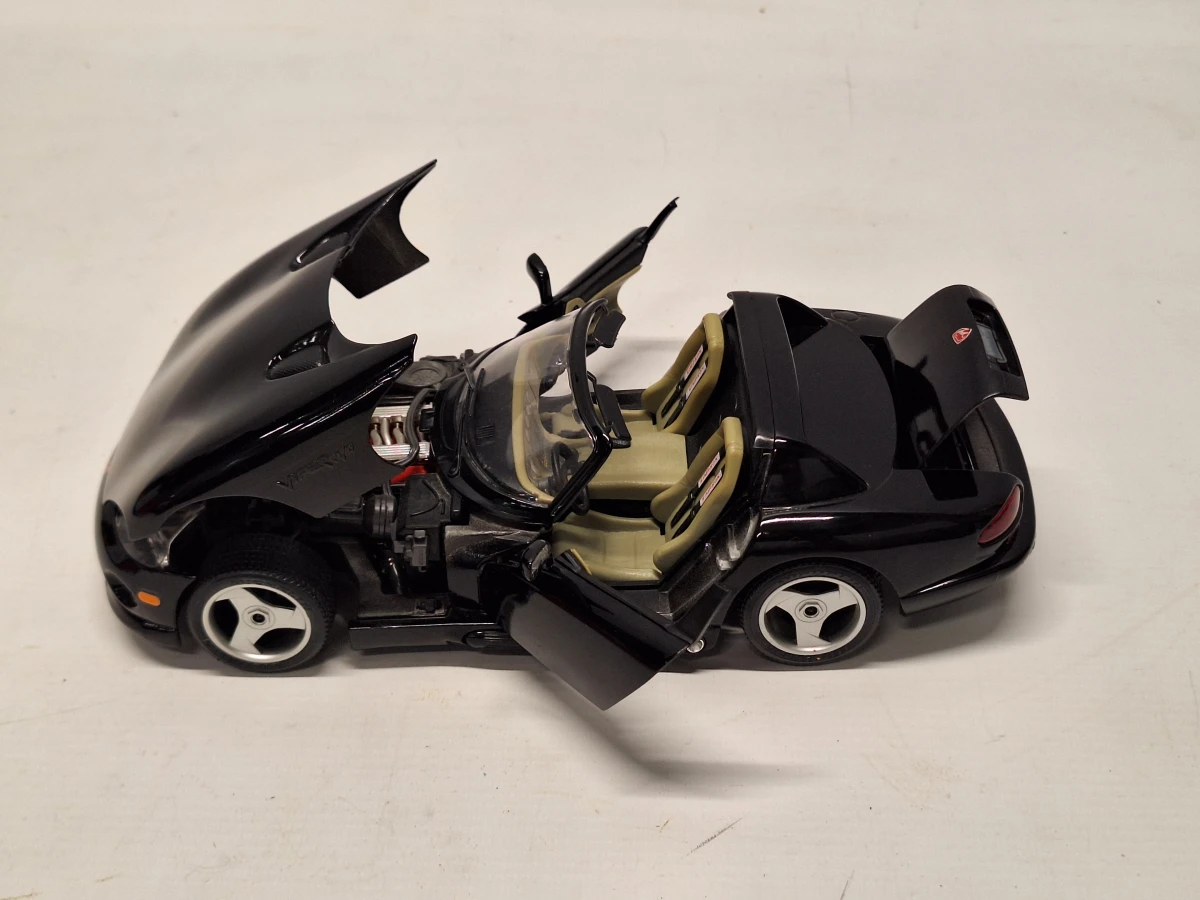 Set van 3 Modelauto's - Bburago 1:18 - Ferrari 296 GTB, Bugatti EB110 & Dodge Viper RT/10 - foto 13