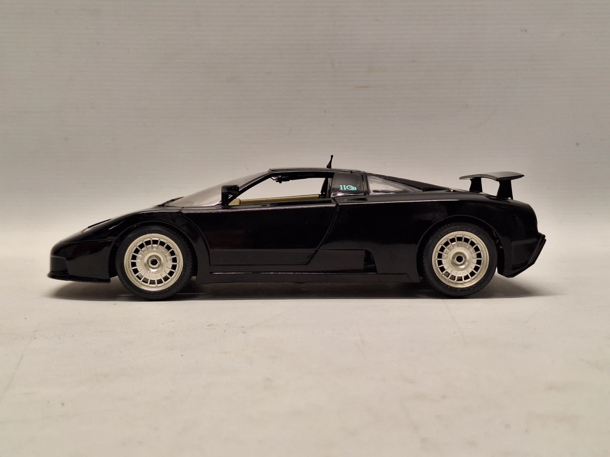 Set van 3 Modelauto's - Bburago 1:18 - Ferrari 296 GTB, Bugatti EB110 & Dodge Viper RT/10 - foto 20