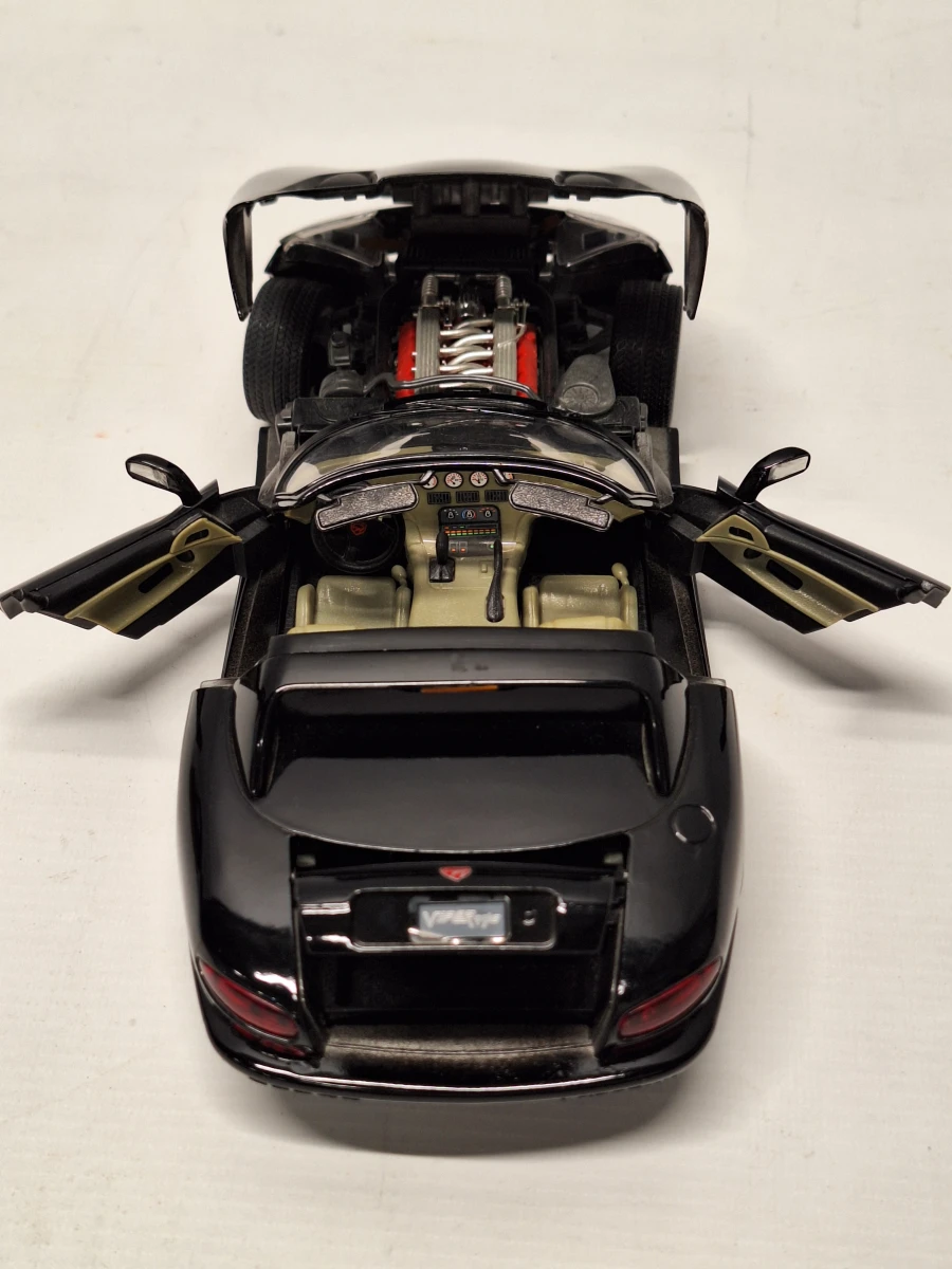 Set van 3 Modelauto's - Bburago 1:18 - Ferrari 296 GTB, Bugatti EB110 & Dodge Viper RT/10 - foto 15
