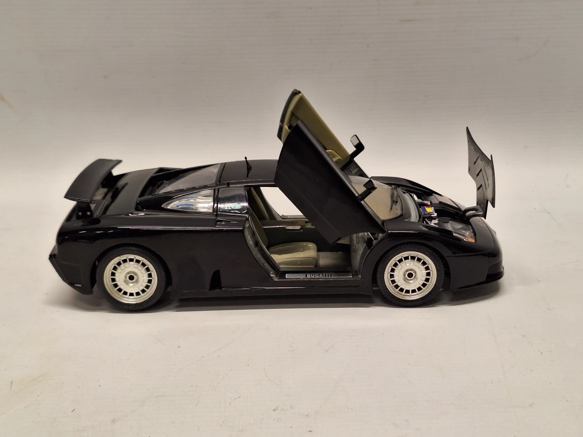 Set van 3 Modelauto's - Bburago 1:18 - Ferrari 296 GTB, Bugatti EB110 & Dodge Viper RT/10 - foto 23
