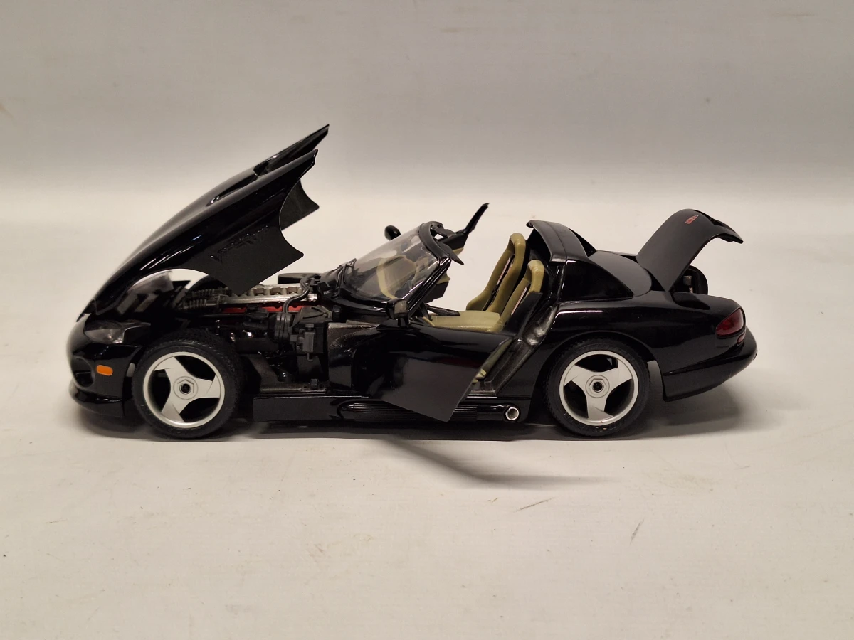 Set van 3 Modelauto's - Bburago 1:18 - Ferrari 296 GTB, Bugatti EB110 & Dodge Viper RT/10 - foto 14