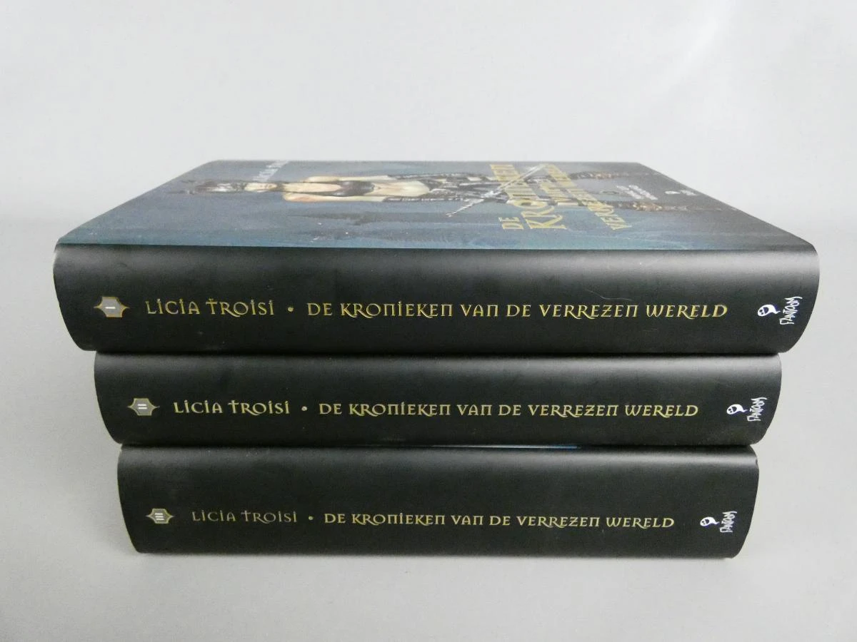 3 Boeken de kronieken van de verrezen wereld - foto 10